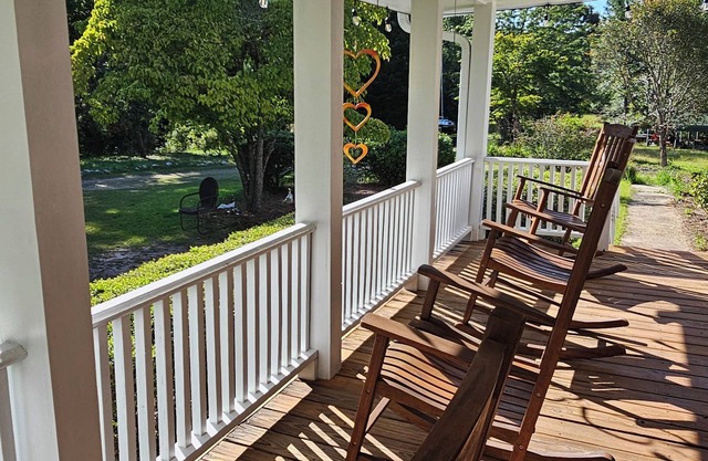 Your Own Private Paradise - Charming 3-bedroom Farmhouse with Private Pool