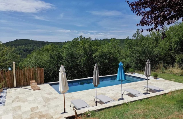 Your peaceful countryside vacation in nature .