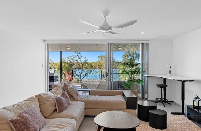 Your Waterfront Sanctuary- The River Residence -3 Beds 2 Bath 2 Cars- View