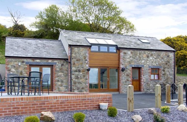 YSGUBOR PENRALLT, luxury holiday cottage in Y Felinheli