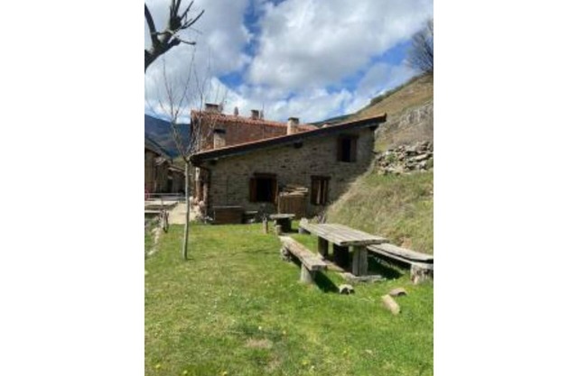 Zaldierna al sol, a 17th century village. ezcaray