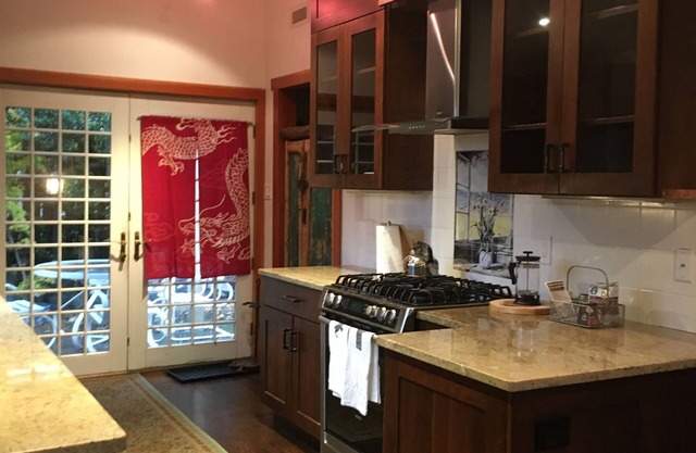 Zen vacation in Historic colonial Marblehead, Walk to beaches.