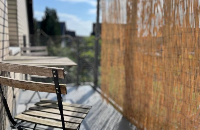Zentral und Ruhig Gelegen mit Einbauküche & Balkon
