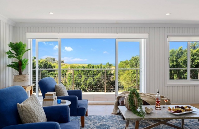 Zephyr Private beachfront, pet-friendly home for the discerning traveller