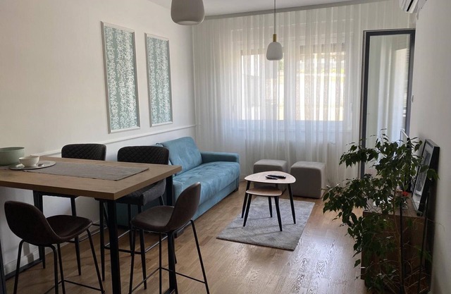 Zeus Apartments - One Bedroom Apartment with Balcony in City Center