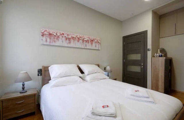 “ZEUS”, STYLISH LUXURY BUSINESS SUITE in the heart of Athens.