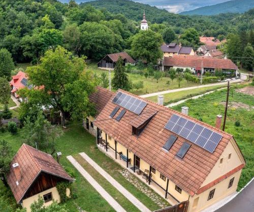 Zuzmó Guesthouse, Jósvafő, Aggtelek National Park - Stylish 150 year old farmhouse for 10 guests