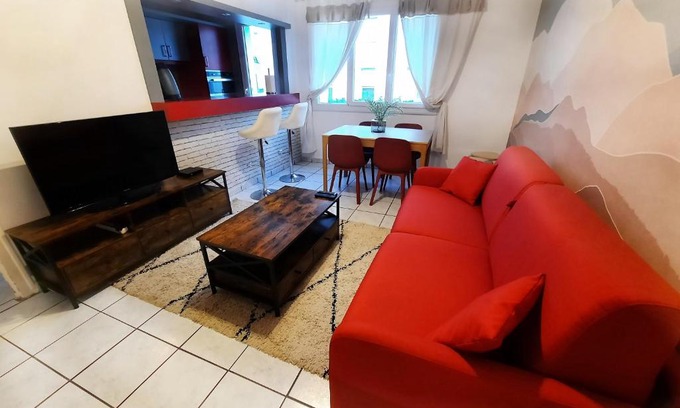 Faubourg North Apartment | Évasion - Appartement 6 Prs, 2 Ch, avec Balcon