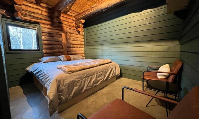 Saint-Simeon Ski Chalet | ÖBois Charlevoix - L'Écurie