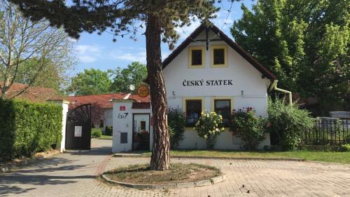 Dolni Pocernice House | Český Statek