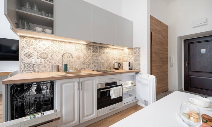 Srodmiescie Apartment | Łódź Jaracza Apt - Workspace, Parking, Park nearby - by Rentujemy