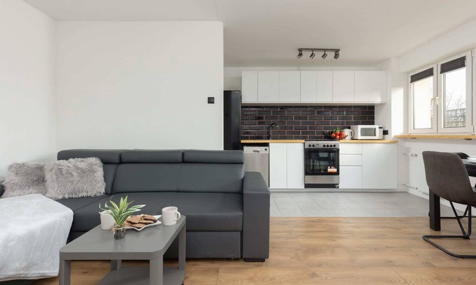 Rakowiec Apartment | Żwirki i Wigury 33 | Stylish Apartment | Desk