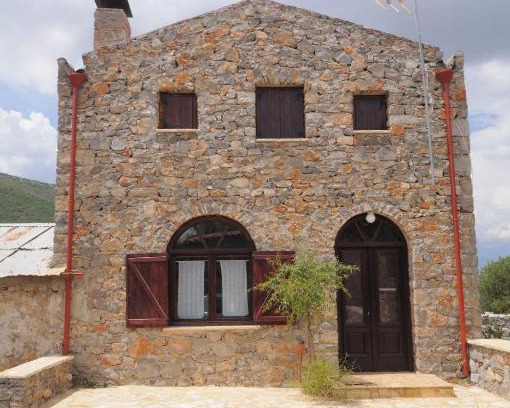 Amfikleia-Elateia Ski Chalet | ΕΥμορφο σαν παραμύθι ΑΜΥΓΔΑΛΙΑ