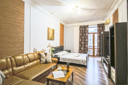 Lypky Apartment | Апартаменти 4-кімнатні в центрі Києва м. Хрещатик