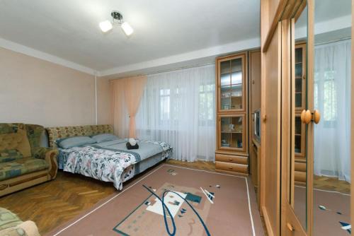 Dniprovs'kyi District Apartment | Квартира 1 комнатная на Русановке газ и низкий этаж