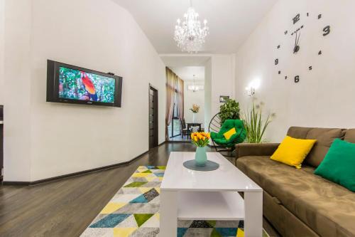 Lypky Apartment | Поруч укриття, 2к квартира біля Хрещатика, вхід у метро у сусідньому будинку
