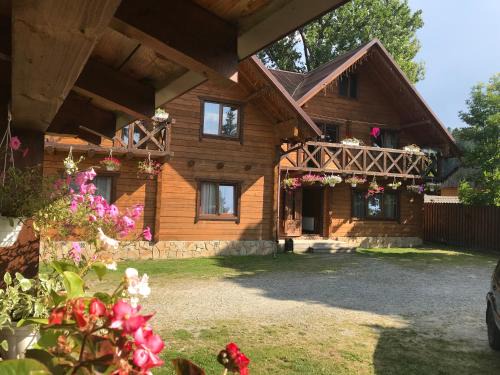 Vorokhta House | Садиба Гуцульський Двір