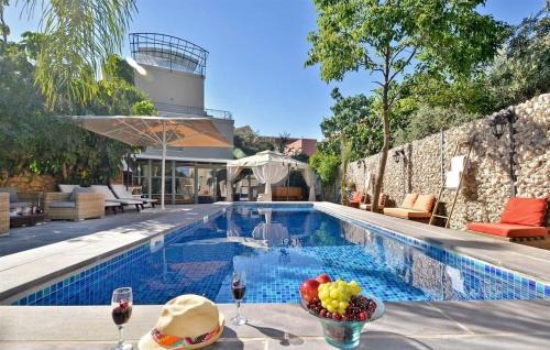 Hatzor HaGlilit Apartment | אחוזת יוסף-וילה מהממת למשפחות עם 2 בריכות וג'קוזי