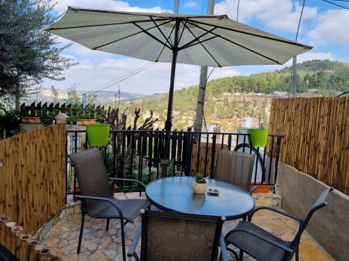 Ein Karem Cabin | "פנינת עין כרם" יחידות ורד ואגוז