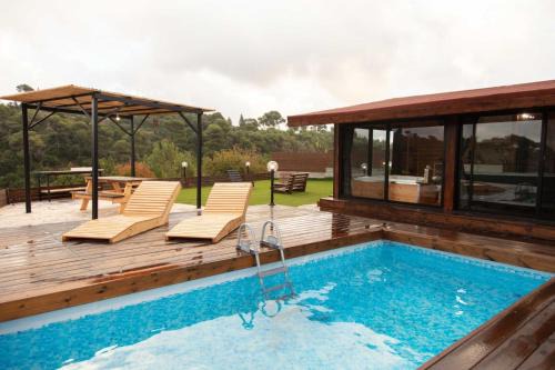 Isfiya Ski Chalet | צימר המעיין