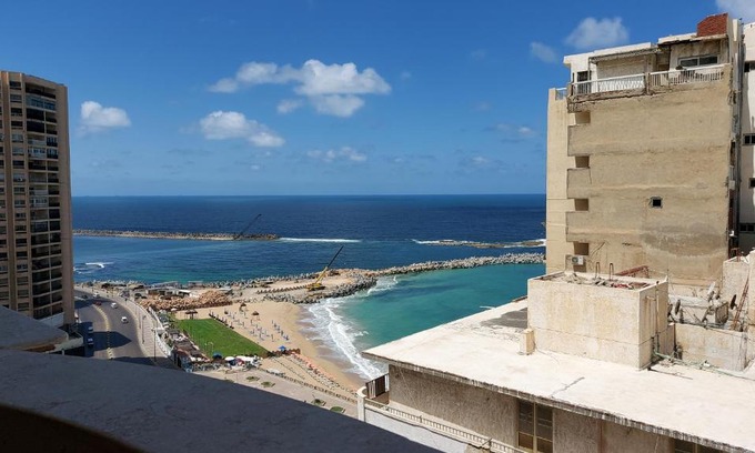 Al-Muntazah Apartment | شقة مصيفيه علي البحر مباشرة بمنطقة ميامي