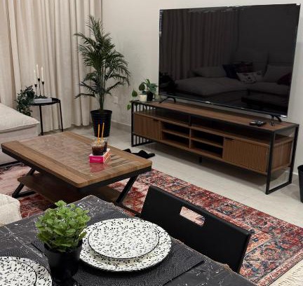 Al Kura Apartment | شقه فاخره بأثاث مريح غرفة نوم وصاله