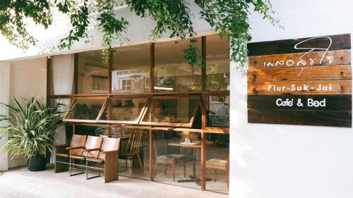 Koh Lan Bed & Breakfast | เผลอสุขใจ Cafe and Bad - Plursukjai