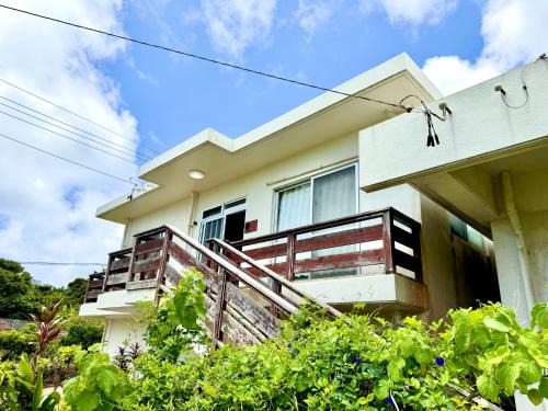 Kumejima House | モンステラ