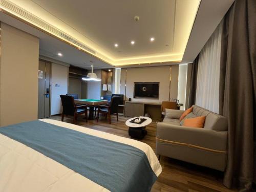 Urumqi City Centre Hotel | 万信至格酒店乌鲁木齐机场德港万达店