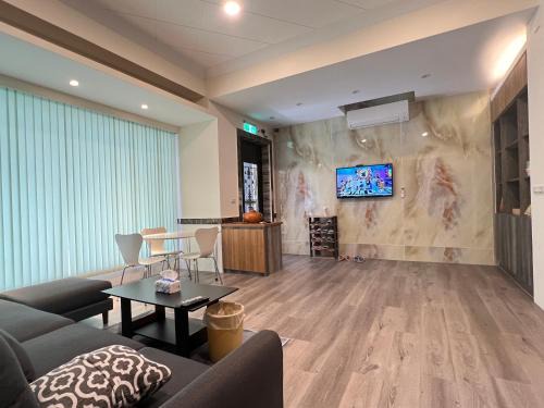 Hualien City Centre House | 寬品居站前電梯民宿近花蓮火車站好停車寵物友善Kuan Pin Ju B&B