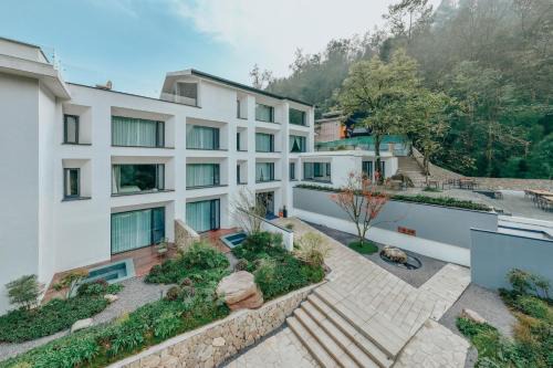 Emeishan Hotel | 峨眉山和院一溪清音酒店