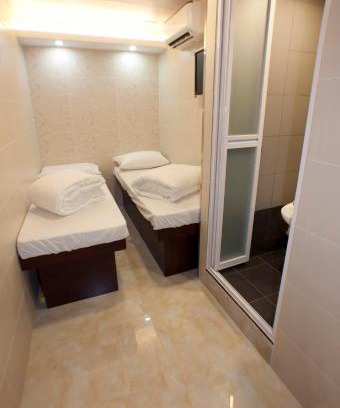 Mong Kok House | 旺角地铁3分钟 经济型标双房 独立卫浴 免费WIFI 2人入住 Standard Twin Rm in Mong Kok for 2 Guests-3min to MTR and Private Bathroom