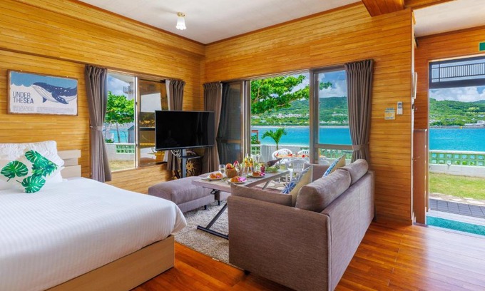 Motobu House | 瀬底島 目の前がビーチ BBQ可能 広いお庭付きの宿泊施設 瀬底ありがとうハウス