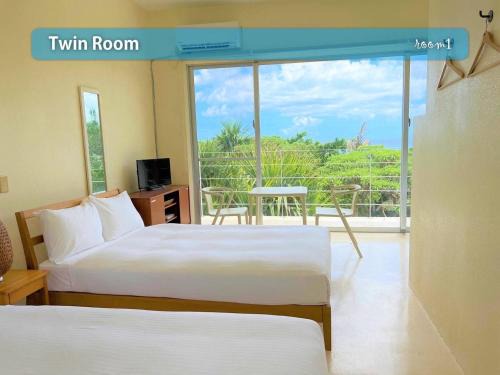 Ishigaki Cabin | 青の洞窟 Blue in Green