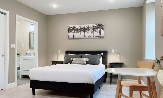 Logan Square Apartment | 黑珍珠 | Nero d'Avola Studio at City Hall