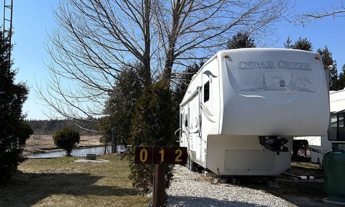 Stokes Bay House | # 01 Experience the Ultimate Sunset Adventure; Trailer on the Water!