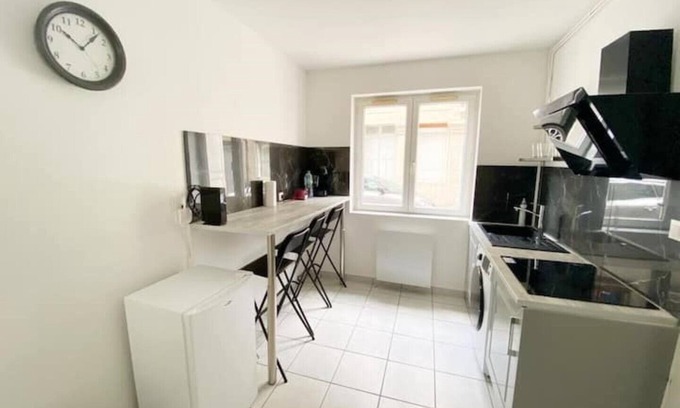 Cret de Roc Apartment | 023 CHIC & COSY F1 23m2 HYPERCENTRE JARDIN WIFI SMART TV NETFLIX