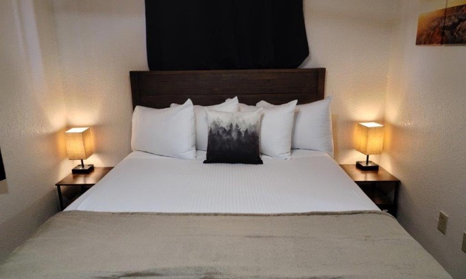 Valle Apartment | 069B Comfortable Suite with Kitchenette and King Bed near South Rim sleeps 4