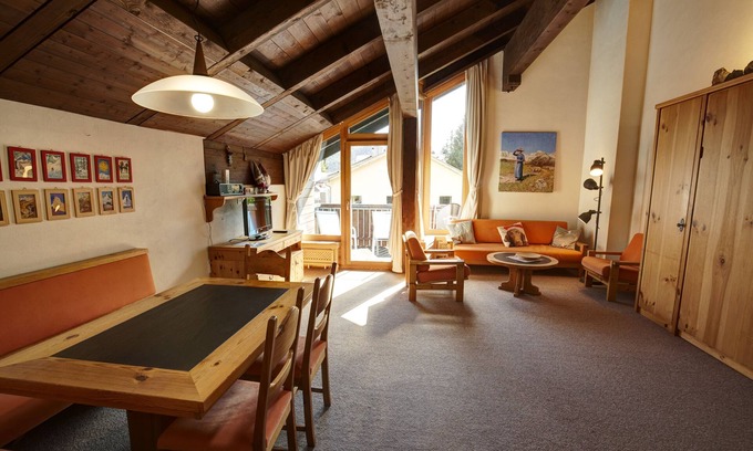 Silvaplana Apartment | 1 1/2-room flat with mountain view on the 6th floor