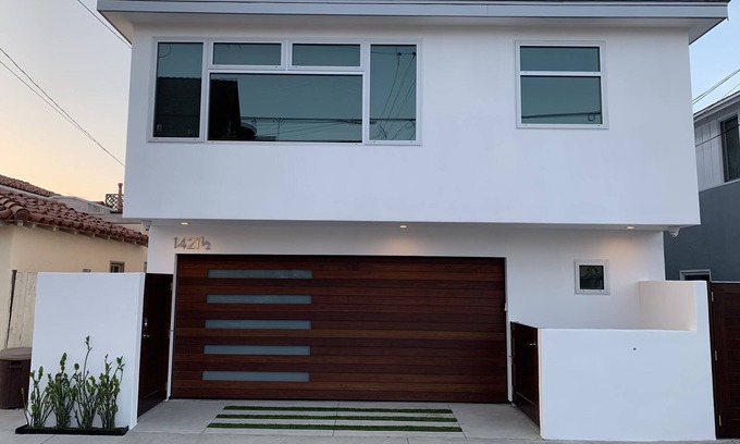 Balboa Peninsula House | 1/2 Block to Bay - 1 Block to Ocean - Walk to Piers