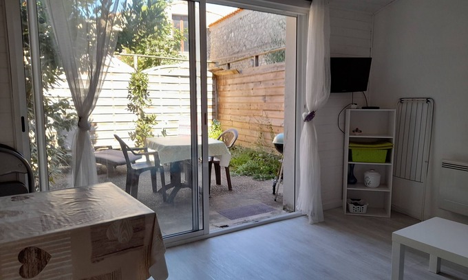 Saujon Apartment | 1/2 pers, Charm and comfort, 10 min from ROYAN beaches ! wifi fiber. ANCV. 2*.