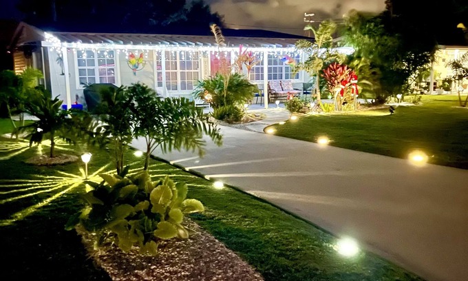 Rock Ridge House | 1.5 mile 2 Beach Our Cottage = Aloe Vero clean, neat and fun 🤩 Great Location!