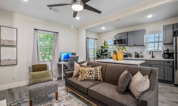 Greater East End Apartment | 1.5 miles from PNC Stadium | King Bed | Entire Apt