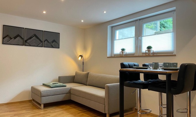 Flintsbach A. Inn Apartment | 1,5 rooms, top equipped, 4 pers, basement, parking lot, self check-in