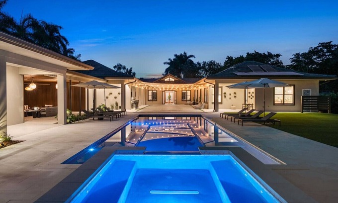 Golden Glades House | 1-Acre Oasis: Pool/Spa, Pickleball, Bball & More