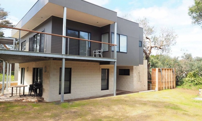 Sandy Point House | 1 Anderson Avenue Sandy Point