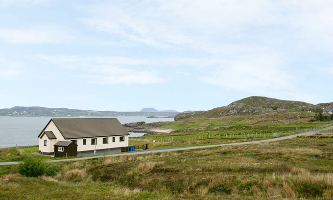 Drumchork House | 1 BAYVIEW BUNGALOW, character holiday cottage in Poolewe