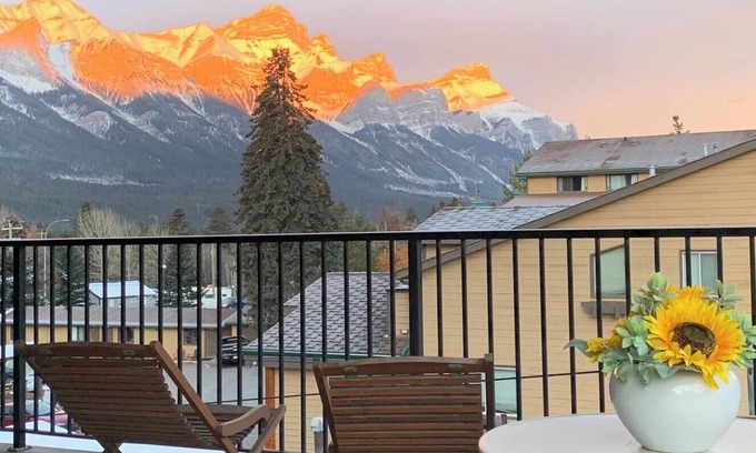 Canmore Apartment | 1 Bd corner unit stunning views wrap around deck