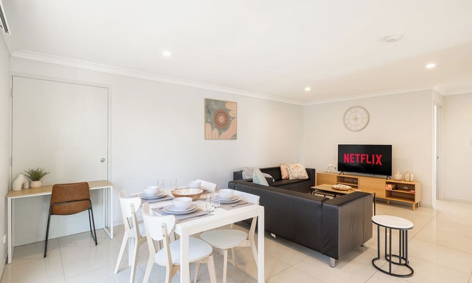 Rocklea Apartment | 1 Bdr Apt! Garage! Clean! GST Credits! 219D1
