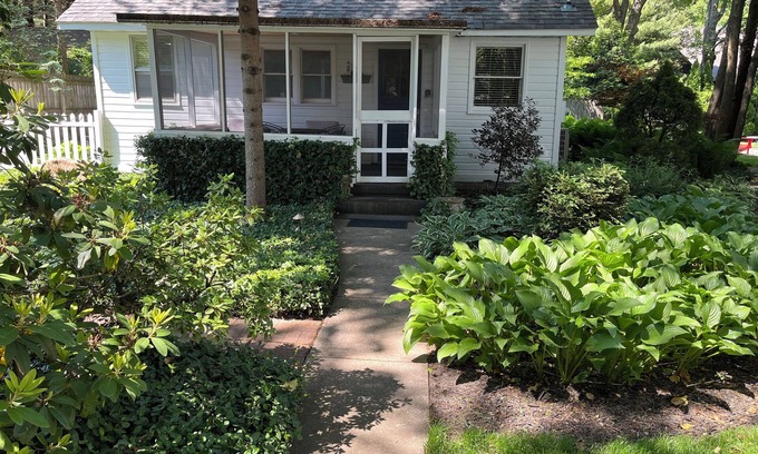 Union Pier Cottage | 1 bed/1 bath, 1.5 blocks to beach/town, dog friendly, screened prch, fenced yard